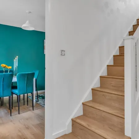 Forest Green Elegance- King Size Bed- Free Parking- Games- Ideal For Groups And Families Birmingham Exterior photo