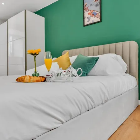 Forest Green Elegance- King Size Bed- Free Parking- Games- Ideal For Groups And Families Birmingham Exterior photo