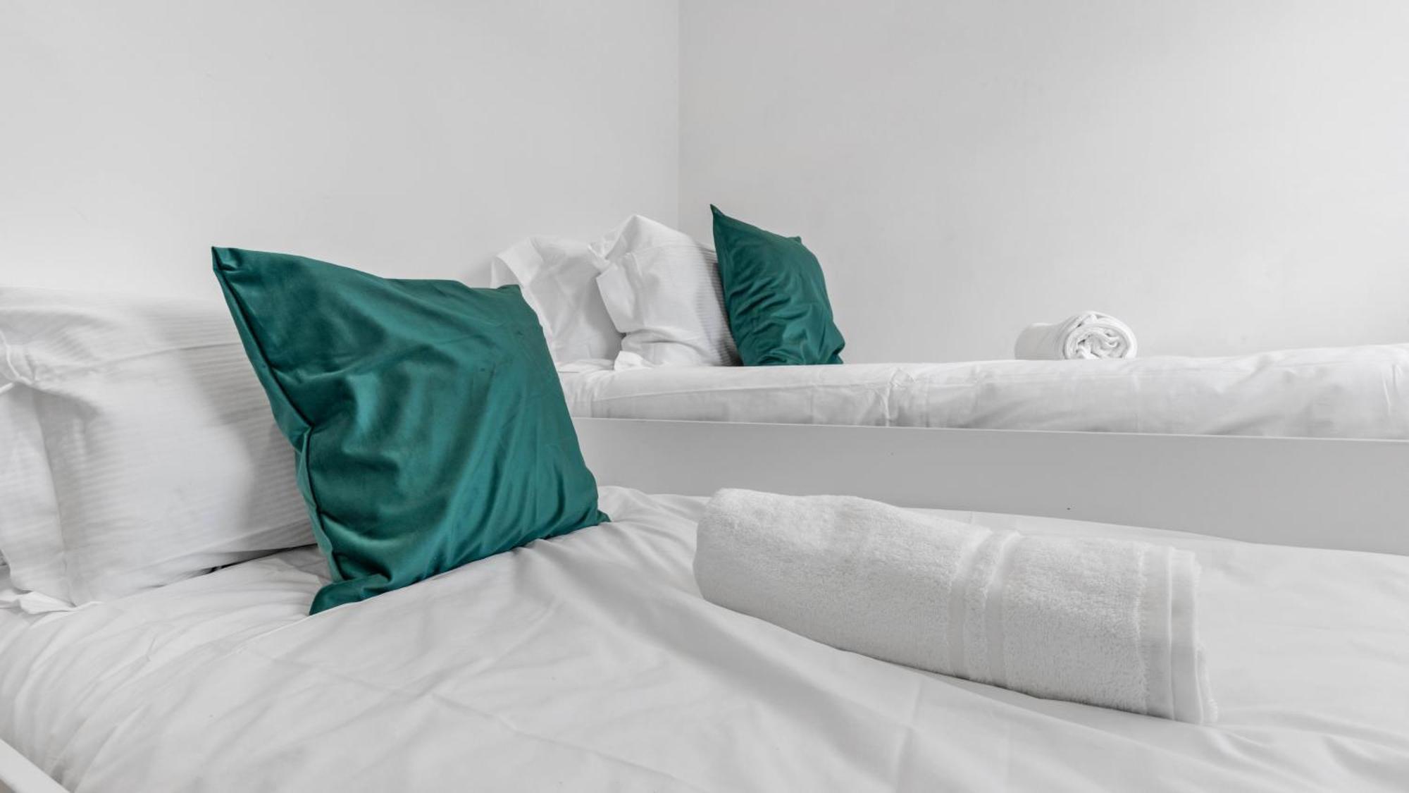 Forest Green Elegance- King Size Bed- Free Parking- Games- Ideal For Groups And Families Hébergement de vacances *