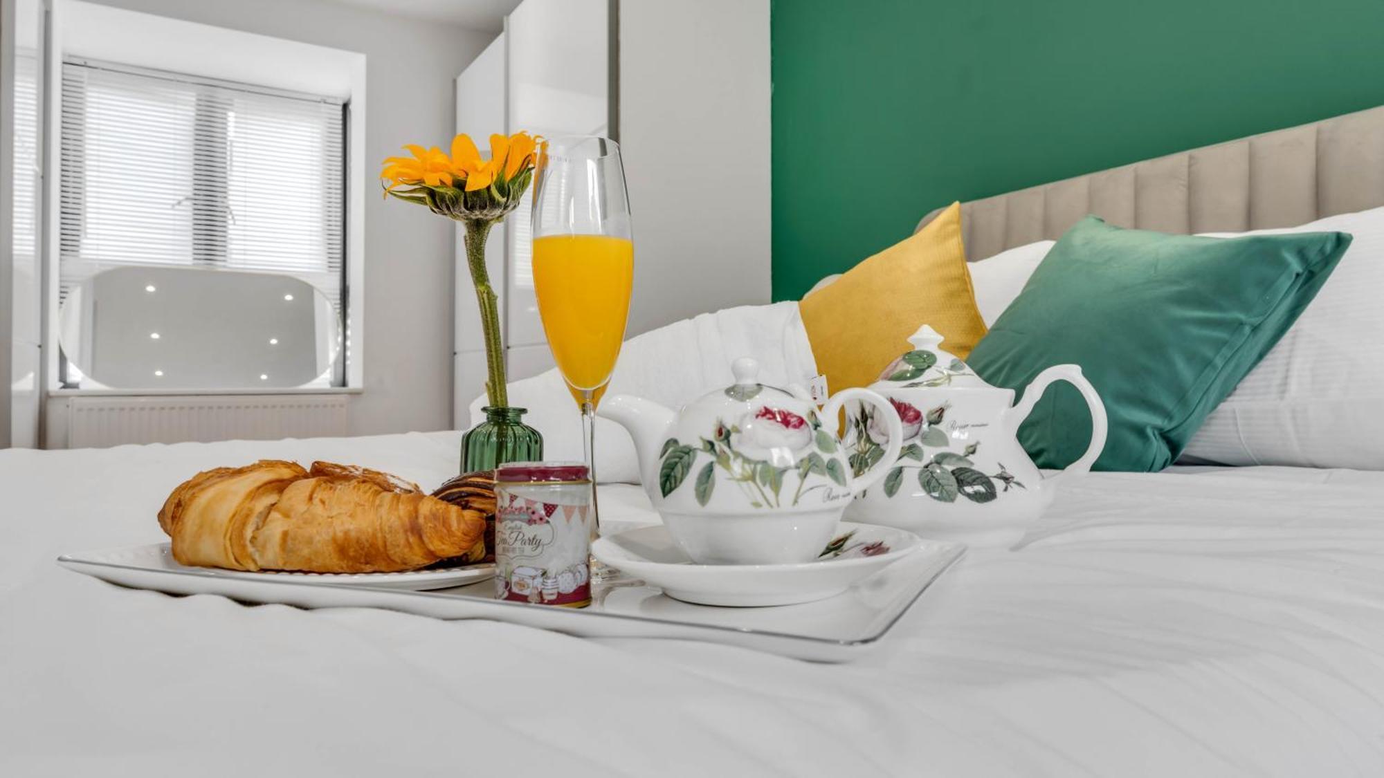 Forest Green Elegance- King Size Bed- Free Parking- Games- Ideal For Groups And Families Hébergement de vacances Birmingham
